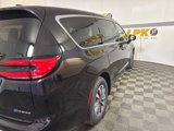 New 2025 Chrysler Pacifica Select image 3