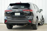 Used 2023 Toyota Highlander XLE image 3