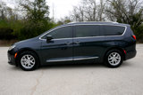 Used 2020 Chrysler Pacifica Touring-L image 2