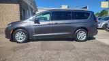 Used 2023 Chrysler Pacifica Touring-L image 5