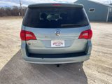 Used 2009 Volkswagen Routan SE image 3