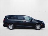 Used 2023 Chrysler Pacifica Touring-L image 4