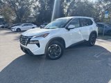 Used 2024 Nissan Rogue SV image 3