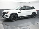 New 2025 Volkswagen Atlas Peak Edition SE image 4