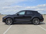 Certified 2025 Porsche Macan image 2