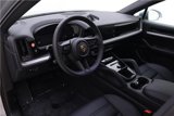 Used 2024 Porsche Cayenne Coupe image 4