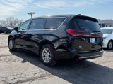 Used 2023 Chrysler Pacifica Touring-L image 5