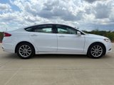 Used 2017 Ford Fusion SE image 4