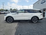 Used 2025 Lincoln Aviator Reserve w/ Luxury Package image 2