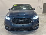 Used 2022 Chrysler Pacifica Limited w/ Uconnect Theater Family Group image 3