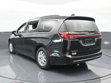 Used 2022 Chrysler Pacifica Touring-L image 4