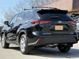 Used 2022 Toyota Highlander LE image 3