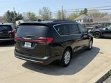 Used 2022 Chrysler Pacifica Touring-L image 6