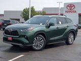 New 2025 Toyota Highlander Platinum image 2