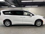 Used 2022 Chrysler Pacifica Touring-L image 3