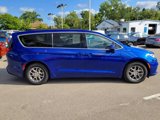 Used 2021 Chrysler Pacifica Touring image 3