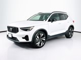 Used 2025 Volvo XC40 B5 Plus image 3