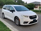 Used 2024 Chrysler Pacifica Touring-L image 3