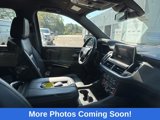 Used 2023 GMC Yukon XL AT4 image 2