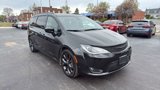 Used 2019 Chrysler Pacifica Touring-L image 3