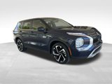 Used 2023 Mitsubishi Outlander SE image 2