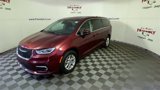 Used 2023 Chrysler Pacifica Touring-L image 4