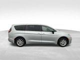 Used 2024 Chrysler Pacifica Touring-L image 3