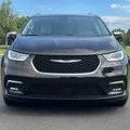 Used 2021 Chrysler Pacifica Limited image 3