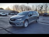 New 2025 Chrysler Pacifica Select image 3