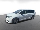 Used 2024 Chrysler Pacifica Touring-L image 5