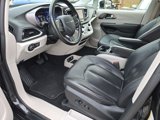 Used 2020 Chrysler Pacifica Touring-L image 3