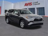 Used 2024 Toyota Highlander LE image 3