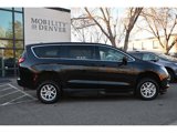Used 2022 Chrysler Voyager LX image 5
