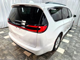 Used 2022 Chrysler Pacifica Touring-L image 5