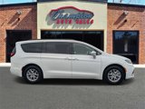 Used 2022 Chrysler Pacifica Touring-L image 2