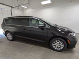 New 2025 Chrysler Pacifica Select image 2