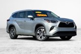 Used 2023 Toyota Highlander XLE image 2