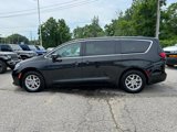 Used 2023 Chrysler Pacifica Touring-L image 6