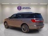 Used 2018 Lincoln Navigator Select image 3