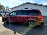 Used 2017 Dodge Grand Caravan SXT image 2