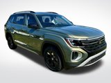 New 2025 Volkswagen Atlas Peak Edition SE image 2