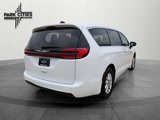 New 2025 Chrysler Pacifica Select image 3
