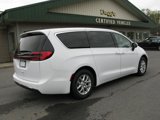 Used 2023 Chrysler Pacifica Touring-L image 4