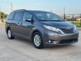 Used 2017 Toyota Sienna XLE image 3