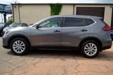 Used 2017 Nissan Rogue SV image 4