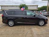 Used 2017 Chrysler Pacifica Touring-L image 6