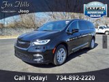 New 2025 Chrysler Pacifica Select image 3