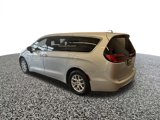 Used 2023 Chrysler Pacifica Touring-L image 3