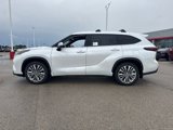 New 2025 Toyota Highlander Platinum image 2