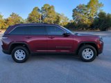 Used 2023 Jeep Grand Cherokee Laredo image 3
